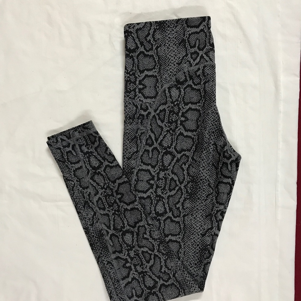 Champion women leggings snake print size M